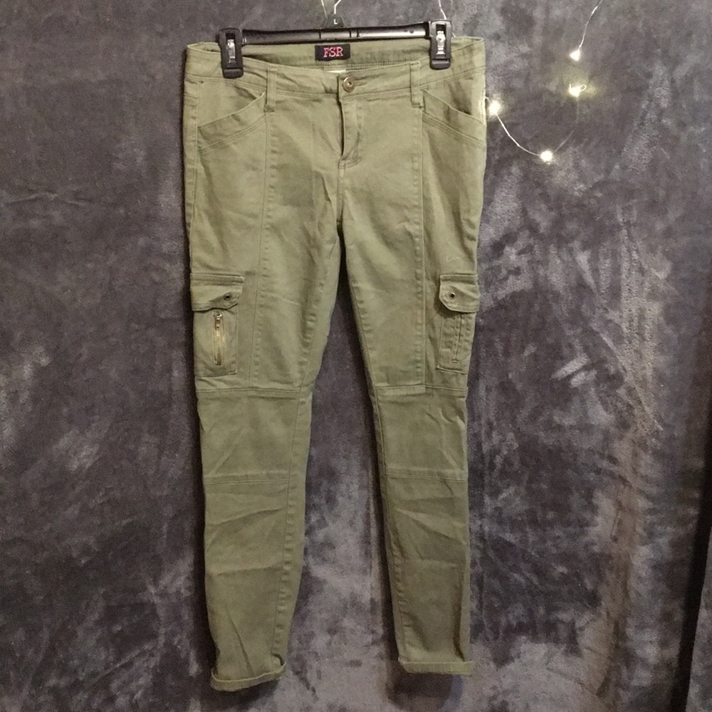 Skinny cargo pants